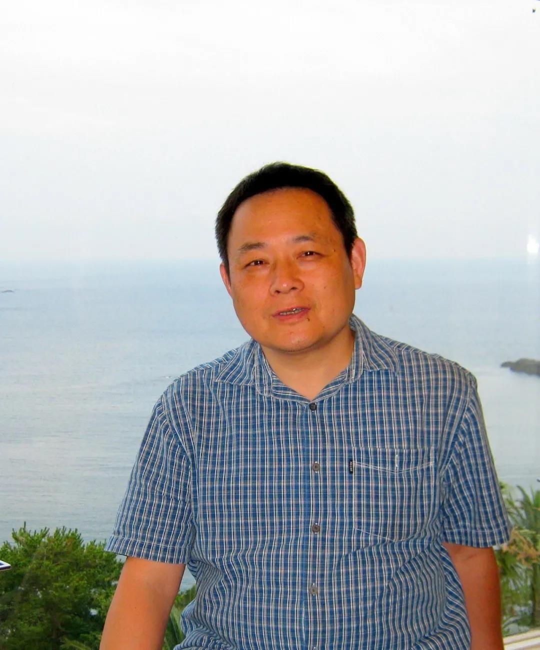李少军，1958年6月生，武汉大学历史学院教授、博士生导师，国家社会科学